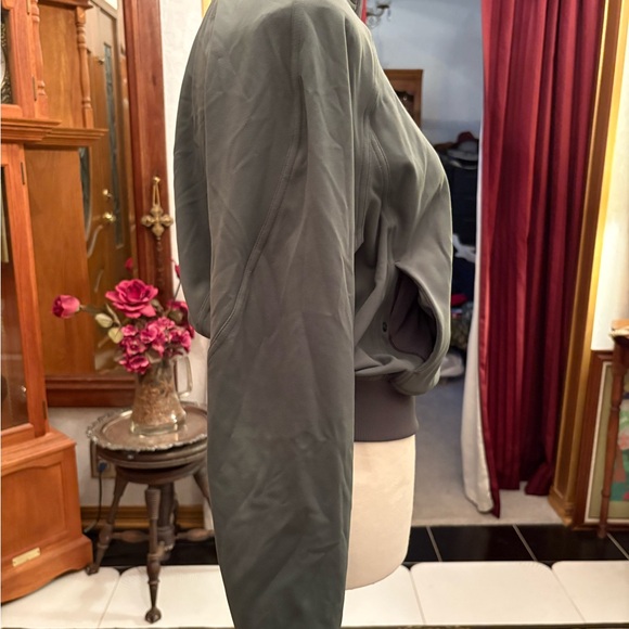 Women’s Lulu Lemon Wunder Train Track Green Jacket Sz 4 - Picture 5 of 6